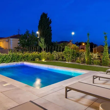 Apartman Awesome Apartment In Omisalj