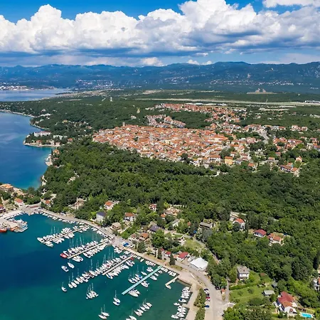 Apartman Awesome Apartment In Omisalj *