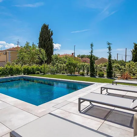 Apartman Awesome Apartment In Omisalj