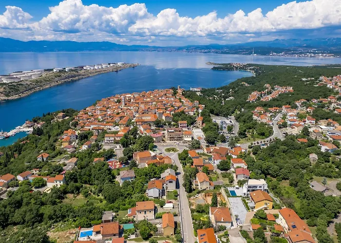 Awesome Apartment In Omisalj Apartamento