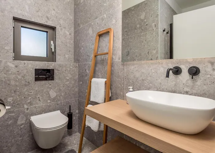 Awesome Apartment In Omisalj Apartamento *
