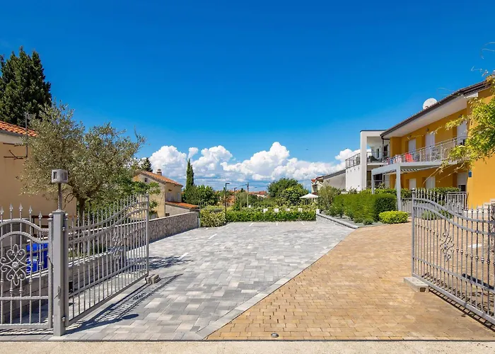 Awesome Apartment In Omisalj *