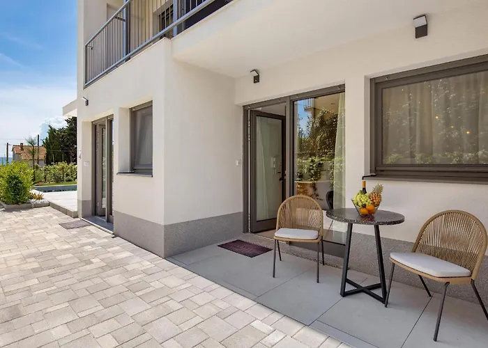 Awesome Apartment In Omisalj Apartamento *