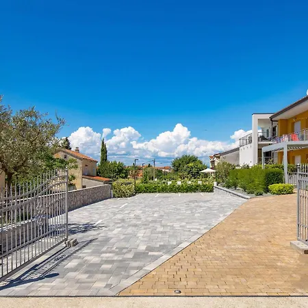 Awesome Apartment In Omisalj *