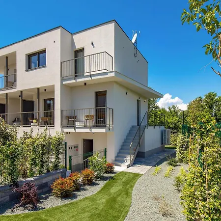 Awesome Apartment In Omisalj