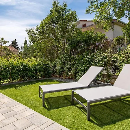 Gorgeous Apartment In Omisalj Appartamento