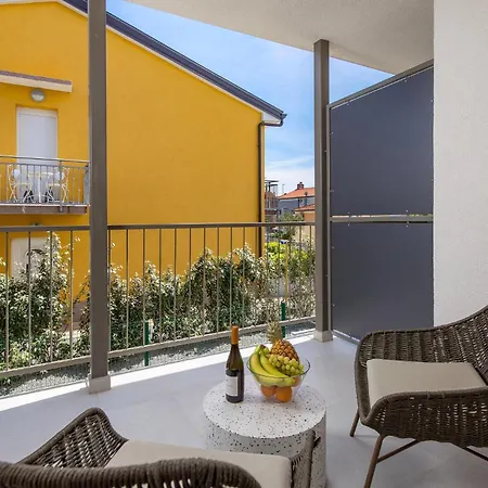 Gorgeous Apartment In Omisalj *