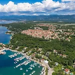 Apartamento Cozy Apartment In Omisalj *