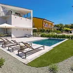 Cozy Apartment In Omisalj Apartamento Omišalj