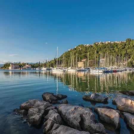 Awesome Apartment In Omisalj